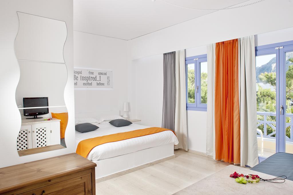 Acqua Vatos Santorini Hotel Kamári Стая снимка